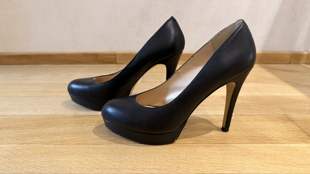 Дамски кожени обувки Bata