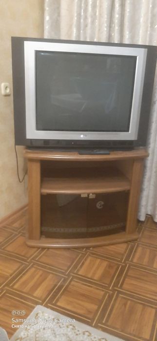 Продаю телевизор и тумбу за 20 тыс