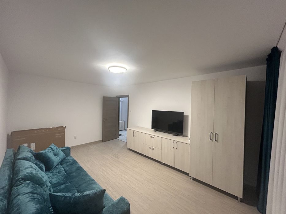 De inchiriat apartament 2 camere decomandat . Recent renovat.