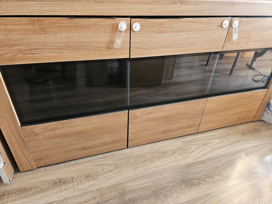 Тв шкаф висок в комплект с етажерка