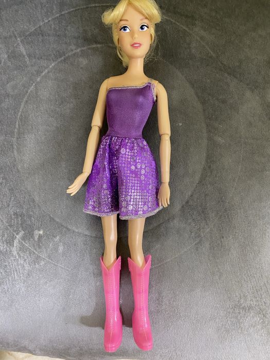 Продаетбся Барби