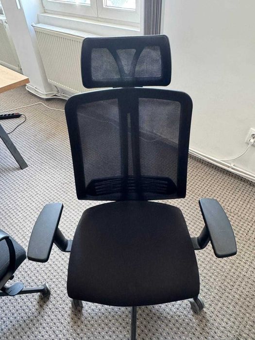 Mese birou cu scaune ergonomice