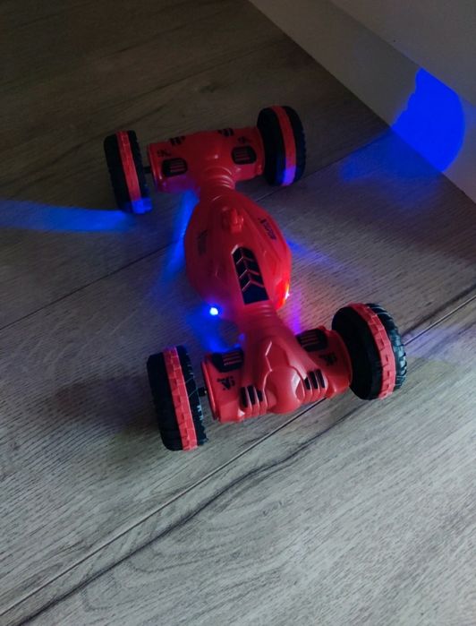 Mașinuță acrobatii