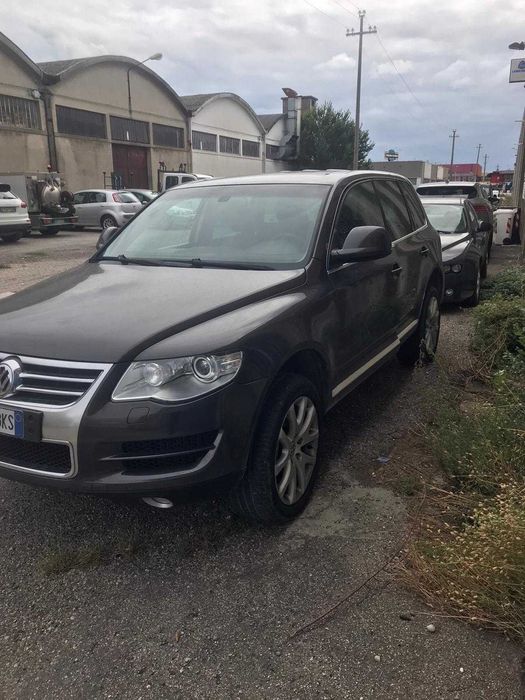 Vand VW Touareg motor 3.0  automatic an 2009
