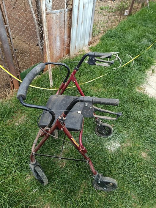 Cadru de mers cu roți si frâne
