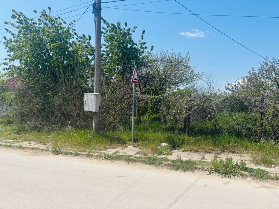 Продавам дворно място в гр.Суворово