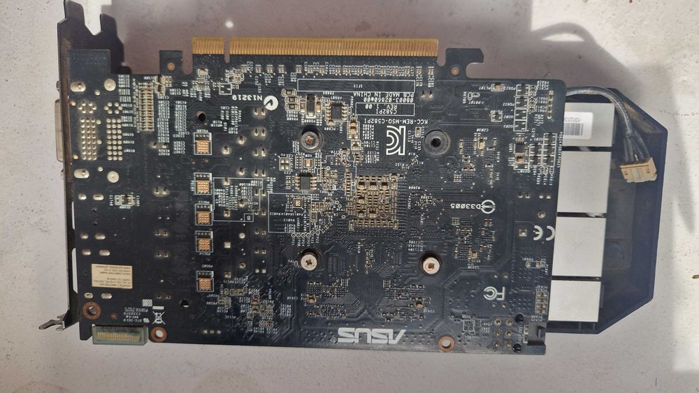Placa video r7 260x defecta