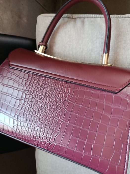 Чанта в цвят бордо