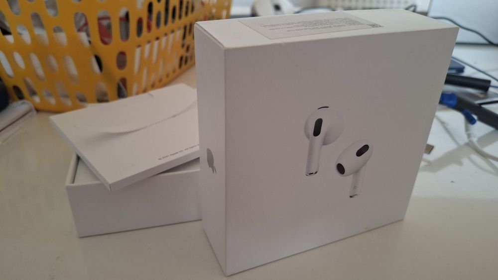 Airpods 3 в идеальном состоянии