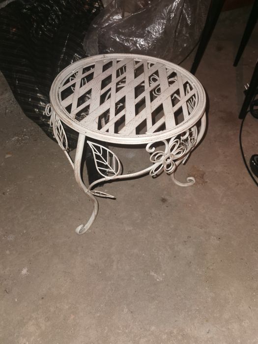 Инвалиден стол. Със тоалетна. Старо огледало. Нощна лампа и др.