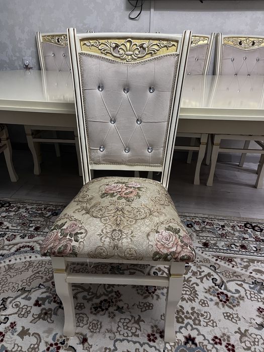 Продаю стол со стульями