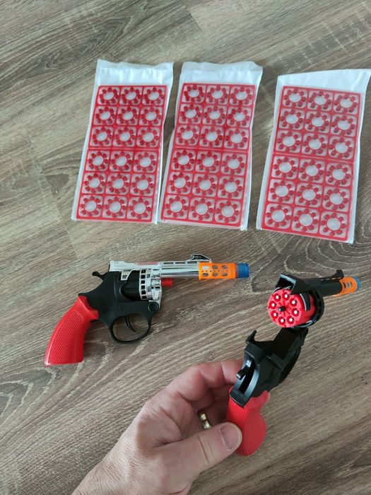 Pistol cu capse + capse 300 focuri