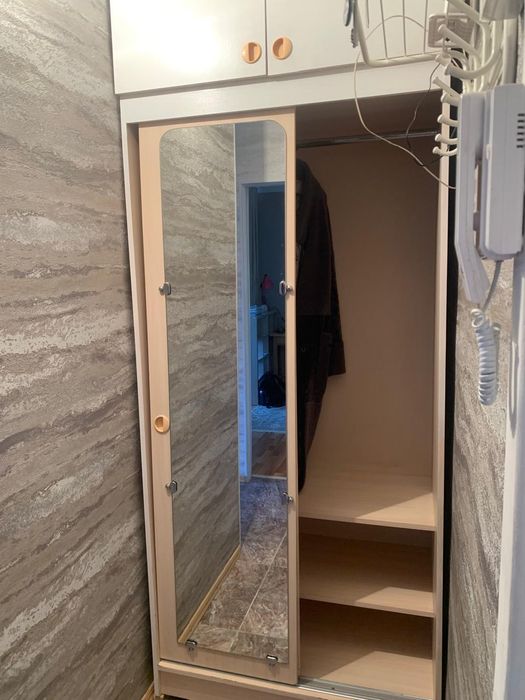 Продаю шкаф б/у цена 10000 тыс.