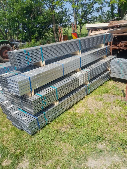 Stîlpi zincați gard