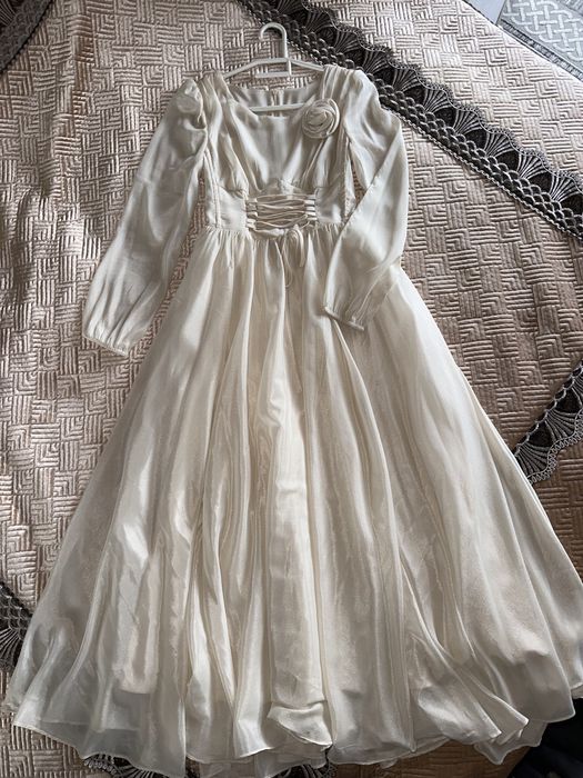 Нежная блестящая платье