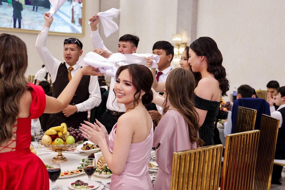 продам выпусное платье