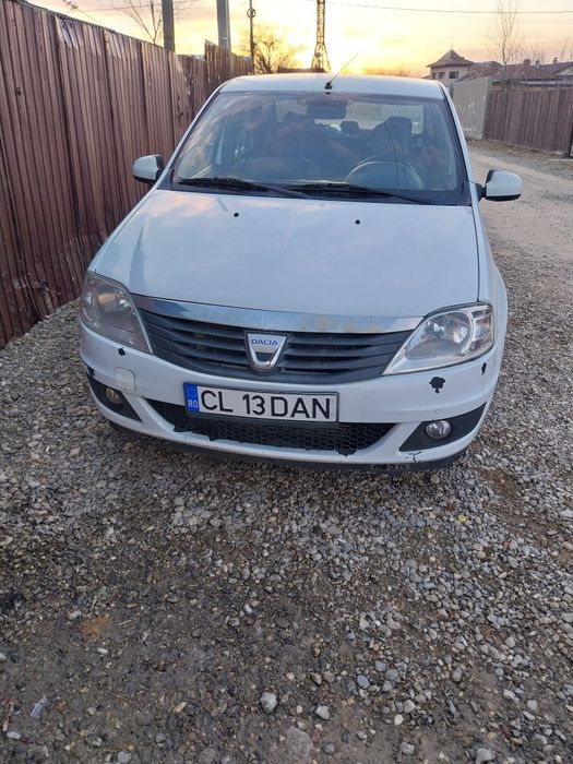 Vând dacia  Logan 2011