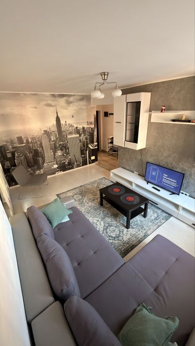 Apartament de închiriat – 3 camere, două băi, bucătărie închisă, 70 mp, utilat complet – strada Tineretului 37i