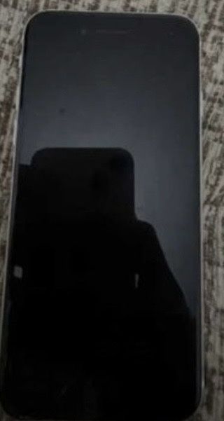 Продам айфон се 2020