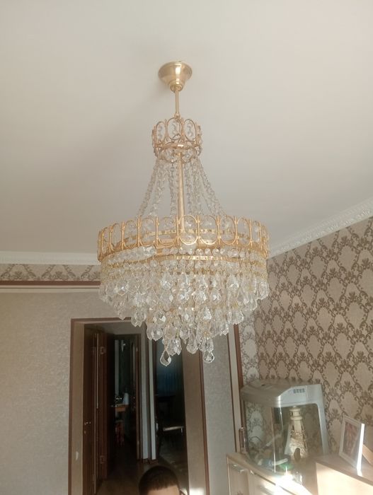 Продам хрустальную люстру