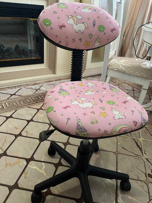 Продам кресло школьное для девочки