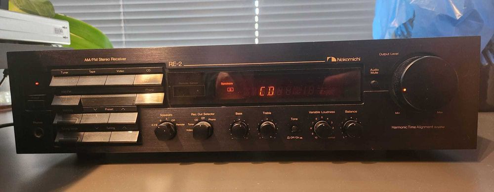 AM/FM Stereo Receiver - Nakamichi RE-2