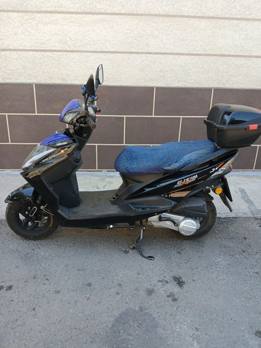 Продам мопед М8 чёрный 125 кб