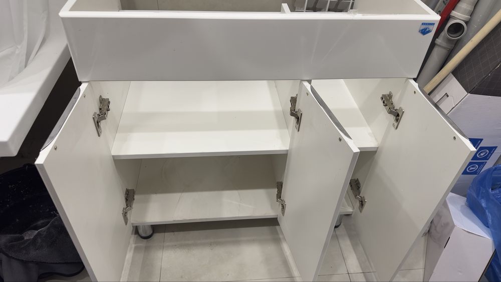 ПРОДАМ ТУМБУ в подарок ванный смеситель.