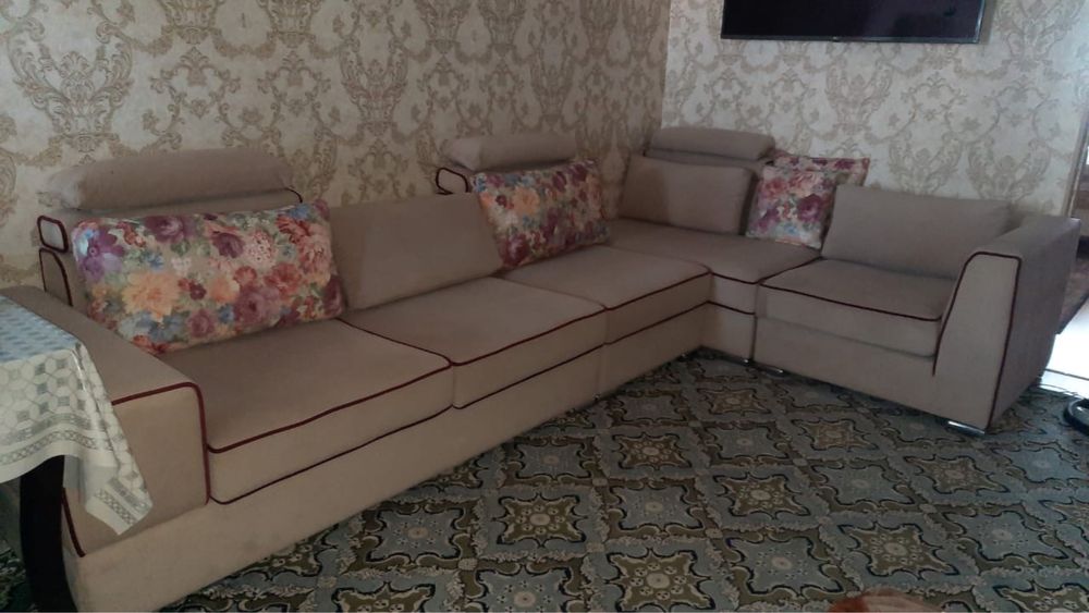 Диван хароший большой