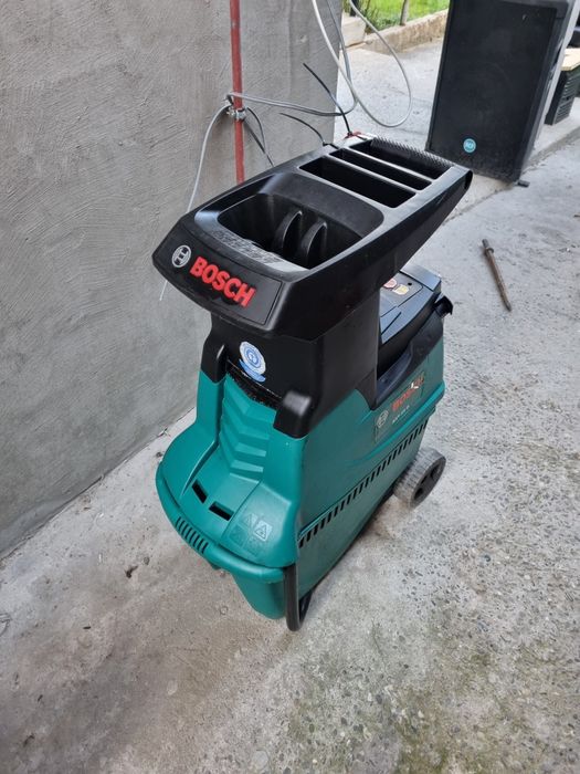 Tocator crengi,resturi vegetale Bosch AXT 25 D
