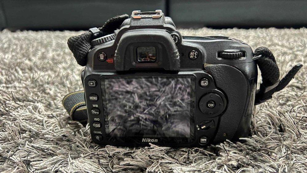 Nikon D90 + doua obiective + Blitz Nikon SB900