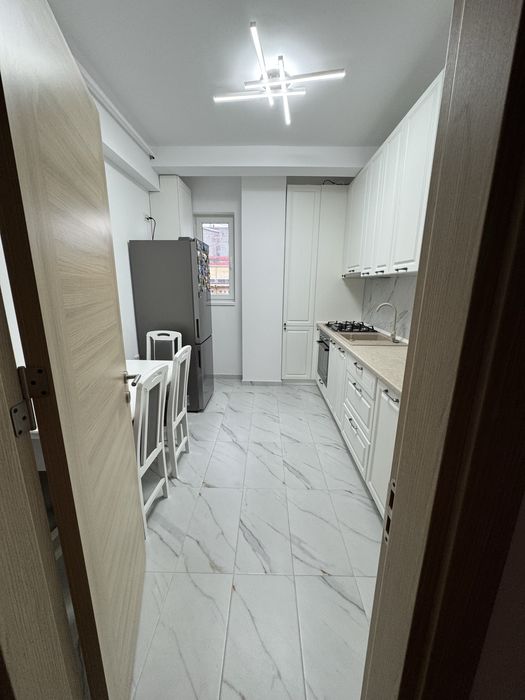 Proprietar vand apartament cu 2 camere decomandat, loc de parcare inclus