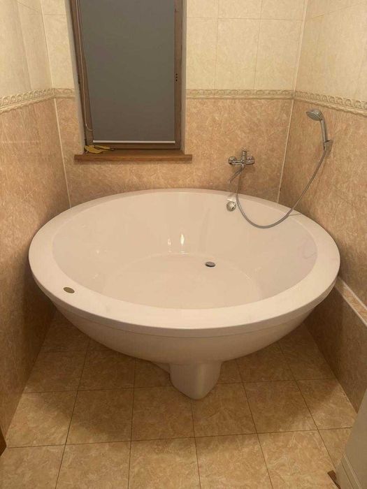 Ванна  необычной круглой формы