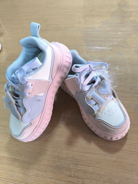 Продам детскую обувь