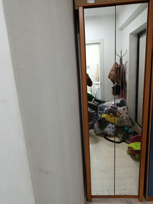 Продаётся зеркальный шкаф детский