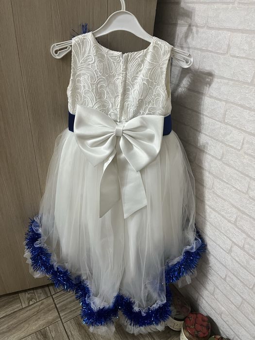 Платье праздничное  на 3-5 лет