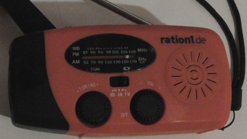 kit urgenta - 3 in 1 radio lanterna incarcator cu manivela si solar