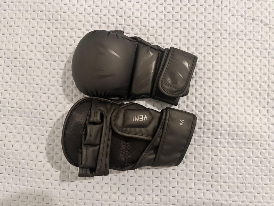 Продаёться футы и перчатки для Мма