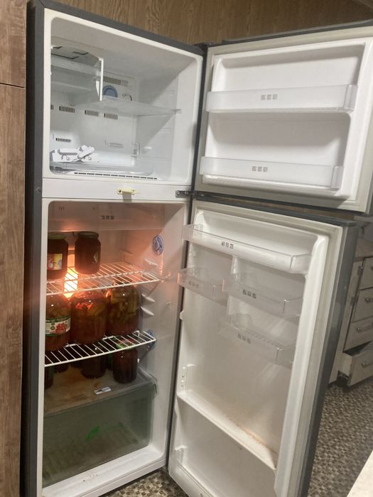 Холодильник самсунг срочно продается в хорошем состояние