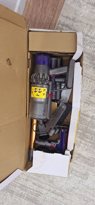 Продам Dyson v10 пылесос