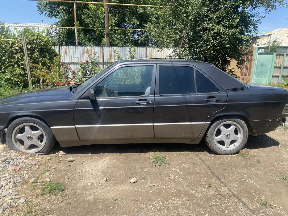 Продам на разбор машину Мерседес