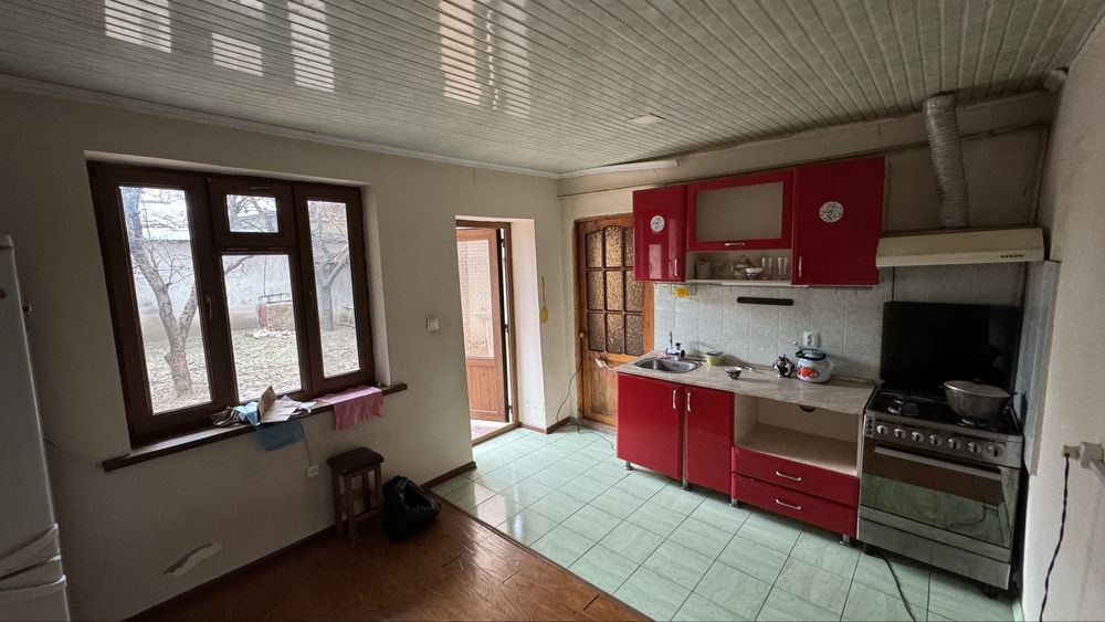 Hovli uy sotiladi 4 sotix