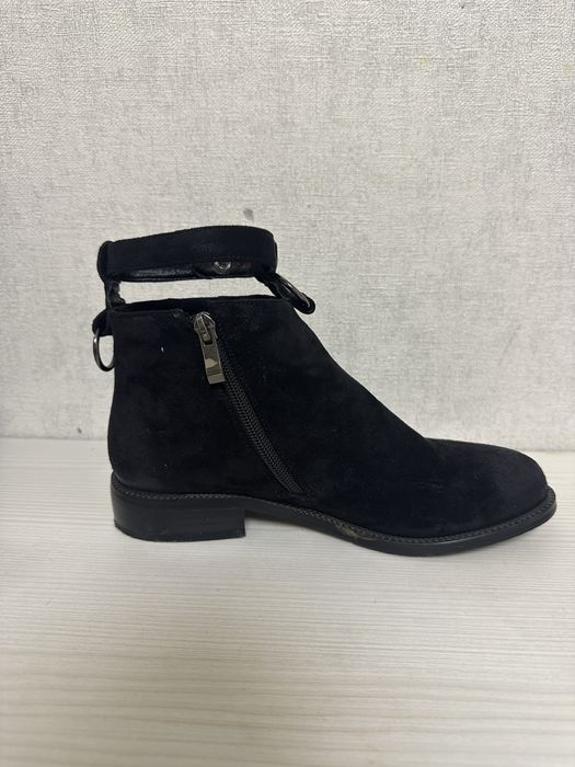 Замшевые ботинки