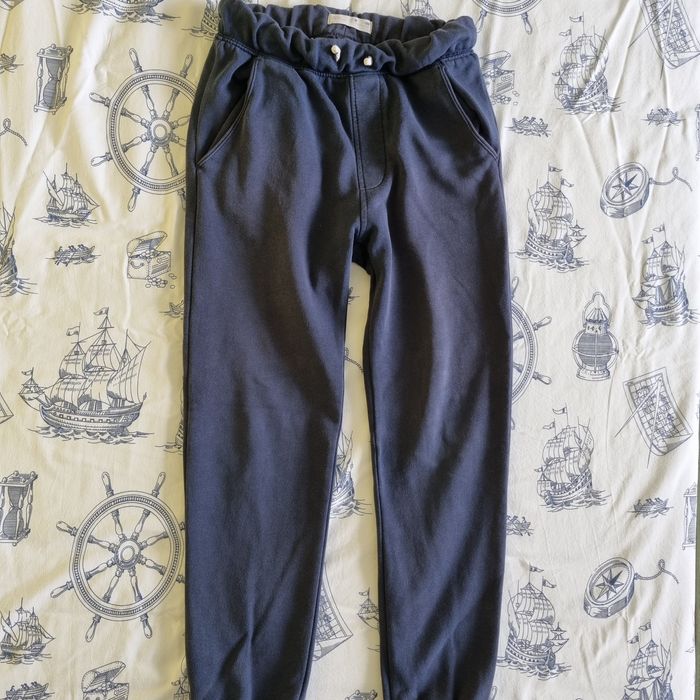 Продавам блузи с къс ръкав и син детски анцунг