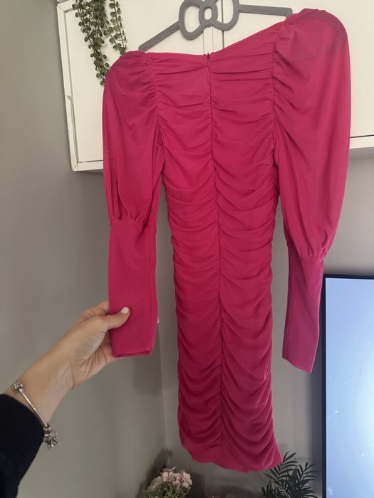 Розова рокля изкряща на Asos saint genies