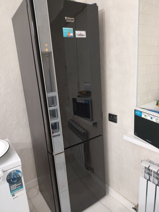 Продам Холодильник Ariston