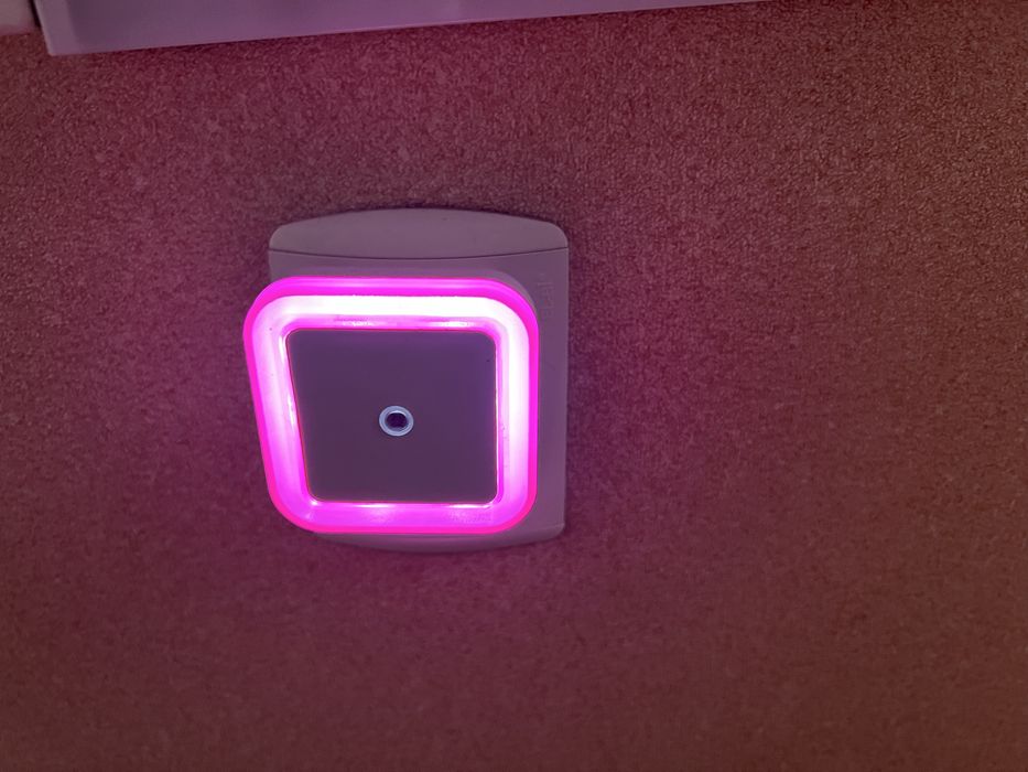 Ночник светильник с датчиком света в розетку