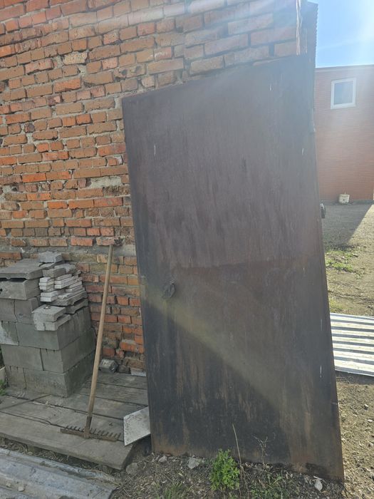 Продам дверь железную