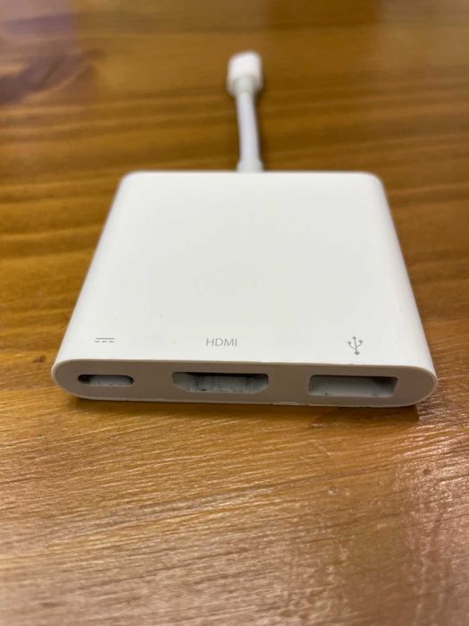 USB-C хъб Apple оригинален. Изходи за HDMI, USB, USB-С