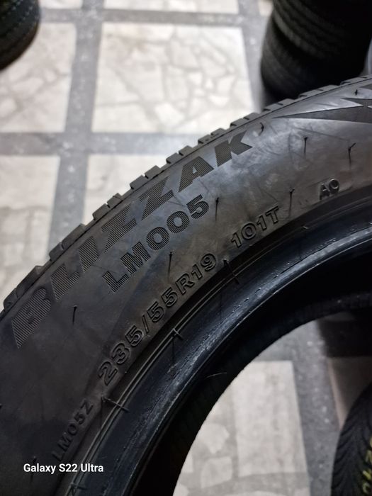 235 55 19 дот 24 Bridgestone Blizak LM005 top състояние